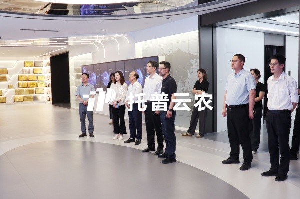 工信部设备一司副司长郝立顺莅临jbo竞博调研领导